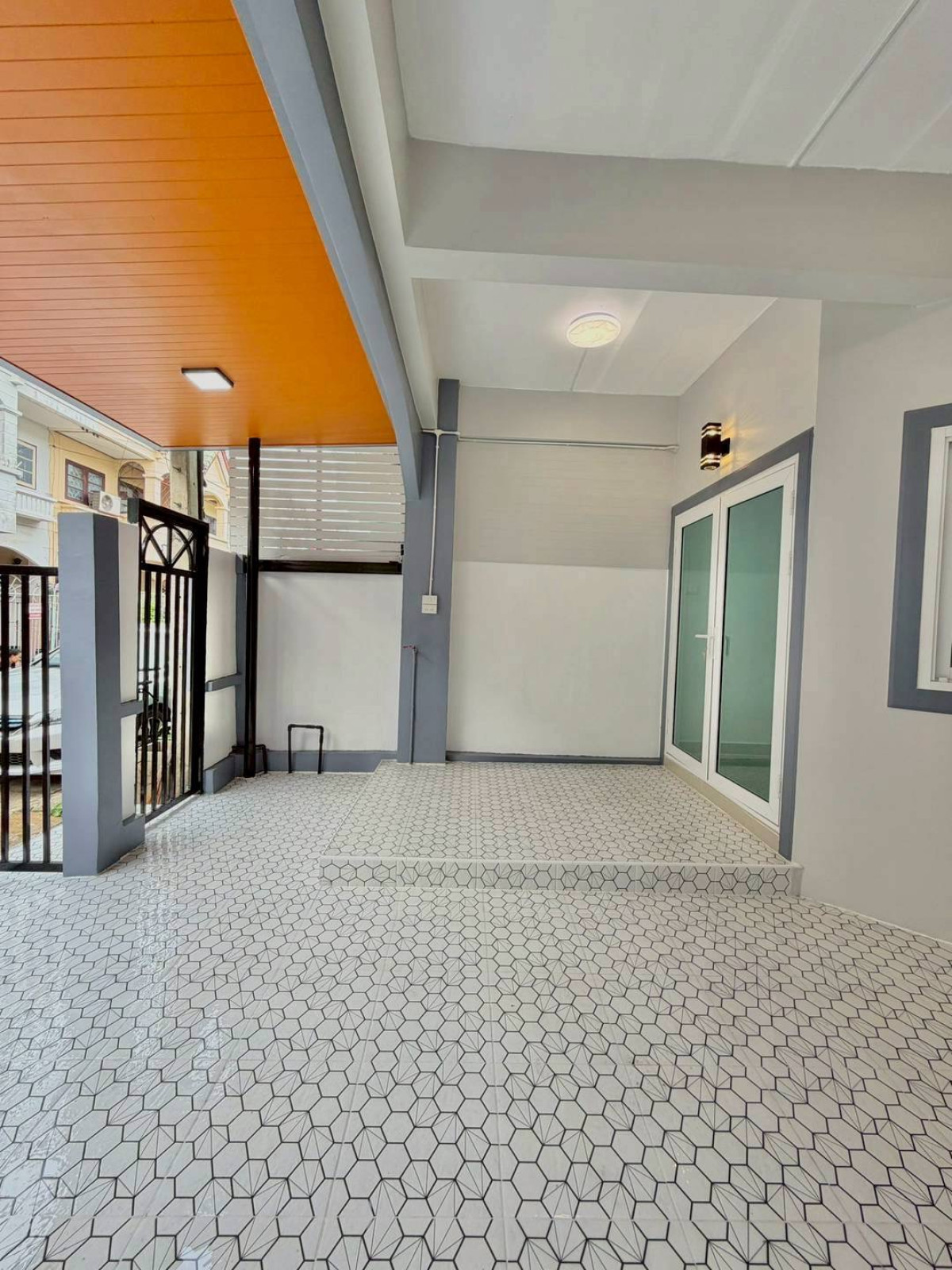 ขายทาวน์โฮมนนทบุรี บางใหญ่ บางบัวทอง : ขายทาวน์เฮ้าส์/ทาวน์โฮม บัวทองธานี หน้ากว้าง รีโนเวทใหม่ บางบัวทอง บางบัวทอง นนทบุรี CX-146820