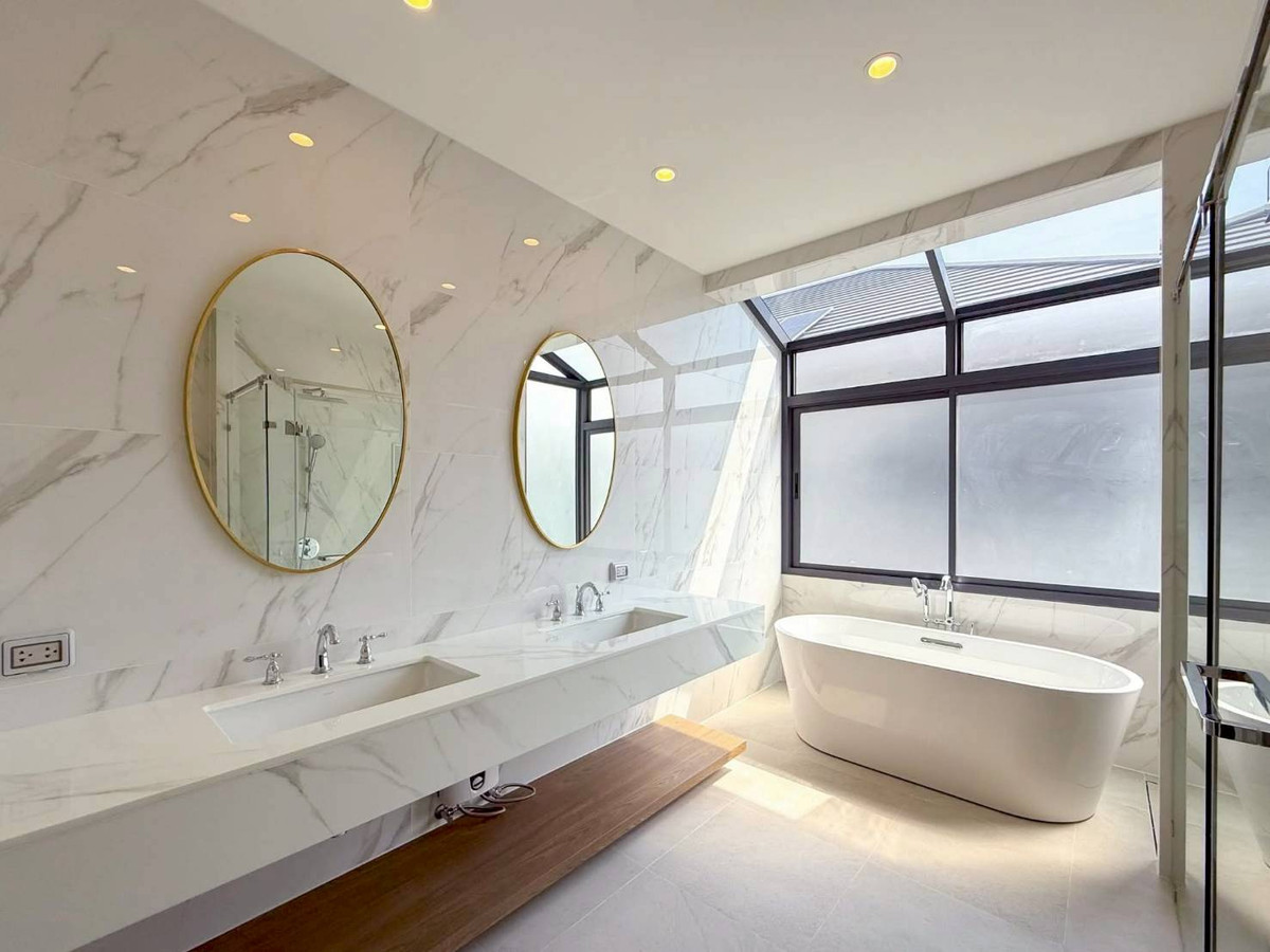 ขายบ้านพัฒนาการ ศรีนครินทร์ : Narasiri Krungthep Kreetha บ้านเดี่ยว Ultra Luxury 4 ห้องนอน พร้อมตกแต่งหินอ่อน Please call: 082-894-4624