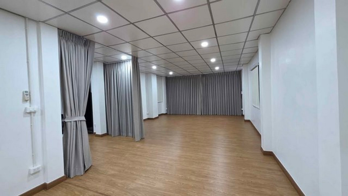 ให้เช่าบ้านโชคชัย4 ลาดพร้าว71 : HR3271ให้เช่าบ้านเดี่ยว 2 ชั้น พื้นที่ใช้สอยกว้างขวางกว่า 260 ตารางเมตร ตั้งอยู่ในหมู่บ้านระเบียงทอง 4 ซอยนาคนิวาส 44