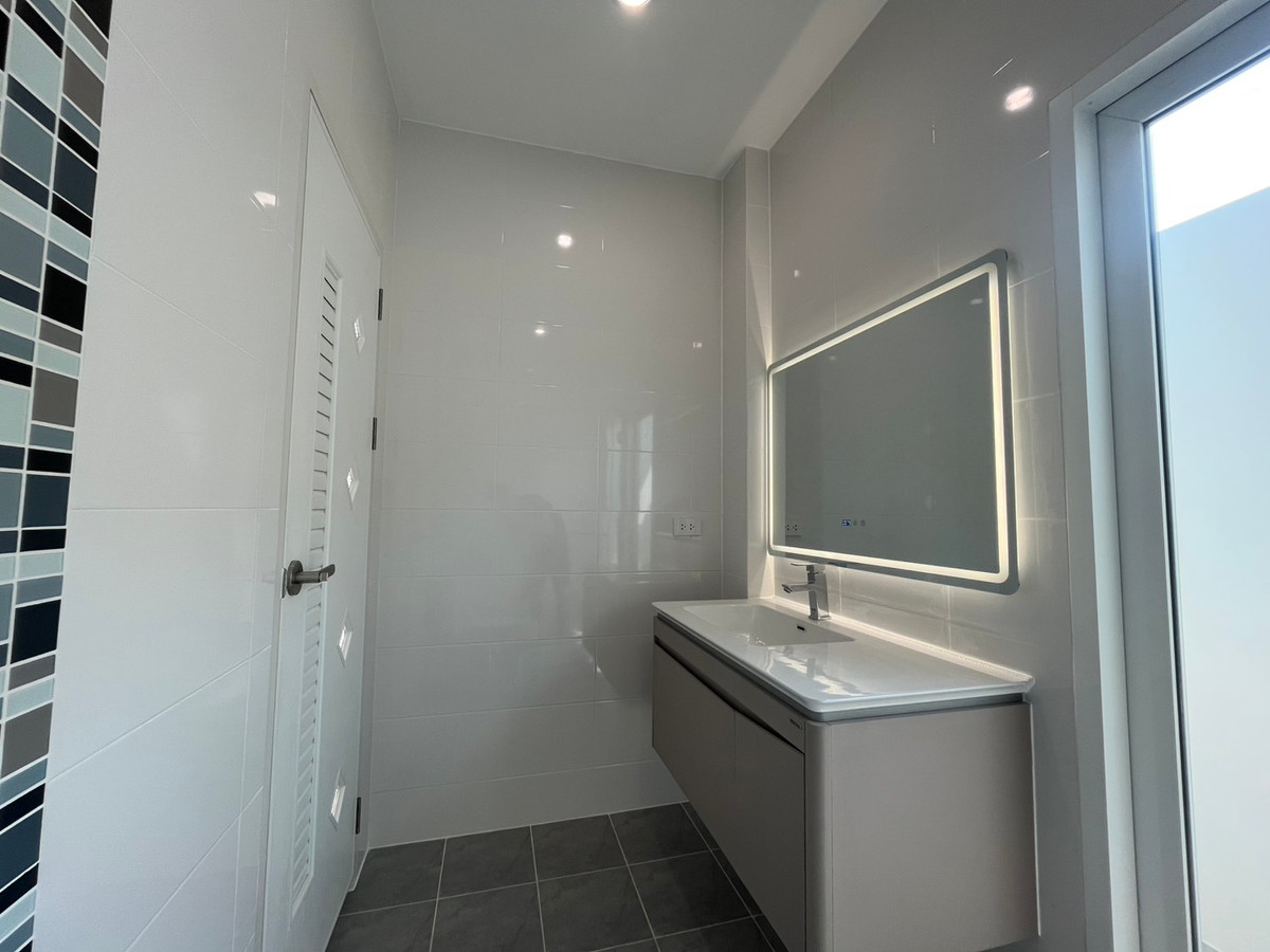 ขายนนทบุรี บางใหญ่ บางบัวทอง : บ้านแฝด หมู่บ้านชิชากร 2 / 3 ห้องนอน (ขาย), Semi - detached house Chichakorn Village 2 / 3 Bedrooms (FOR SALE) AOM082