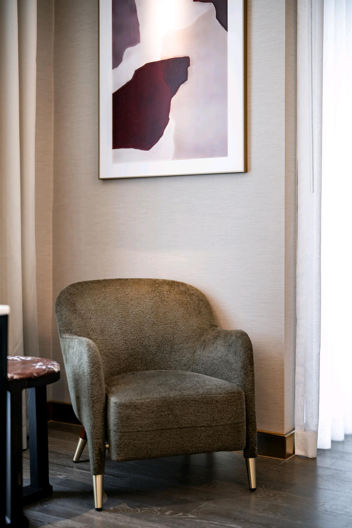 For SaleCondoKhlongtoei, Kluaynamthai : 🌟𝐏𝐞𝐧𝐭𝐡𝐨𝐮𝐬𝐞 𝟐𝟑𝟎 𝐬𝐪𝐦 𝐒𝐡𝐨𝐰 𝐮𝐧𝐢𝐭 ⭐️
 Sell fully Furnished professionally decorated unit!!  Foreigner Quota