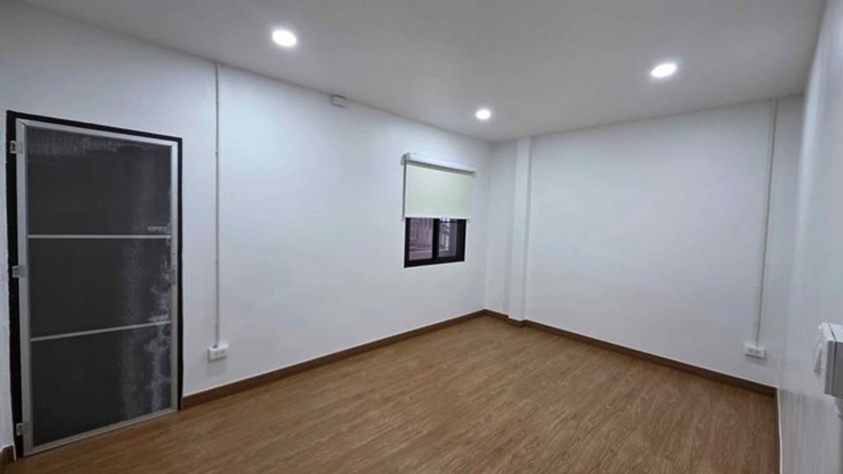 ให้เช่าบ้านโชคชัย4 ลาดพร้าว71 : HR3271ให้เช่าบ้านเดี่ยว 2 ชั้น พื้นที่ใช้สอยกว้างขวางกว่า 260 ตารางเมตร ตั้งอยู่ในหมู่บ้านระเบียงทอง 4 ซอยนาคนิวาส 44