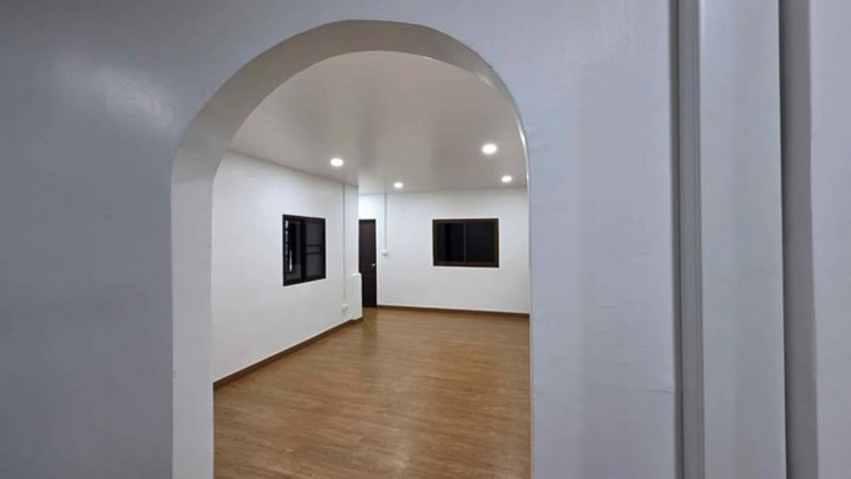 ให้เช่าบ้านโชคชัย4 ลาดพร้าว71 : HR3271ให้เช่าบ้านเดี่ยว 2 ชั้น พื้นที่ใช้สอยกว้างขวางกว่า 260 ตารางเมตร ตั้งอยู่ในหมู่บ้านระเบียงทอง 4 ซอยนาคนิวาส 44