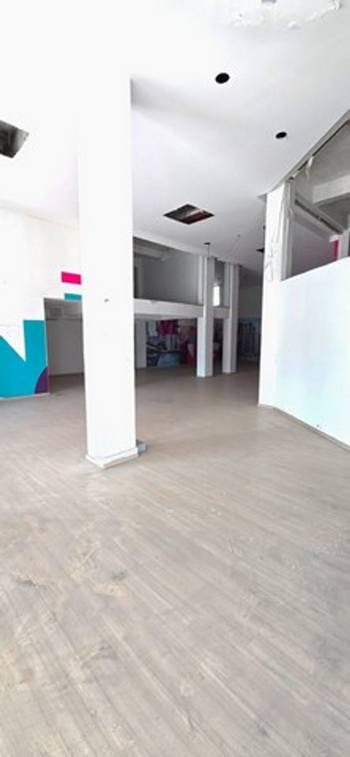 For RentShop HouseThaphra, Talat Phlu, Wutthakat : HR3272 Announcement of commercial building for rent, 4 units, 5 floors, location near the Bangkok Yai District Office. Potential location on the Thonburi side Next to government agencies and communities Convenient travel near the BTS.