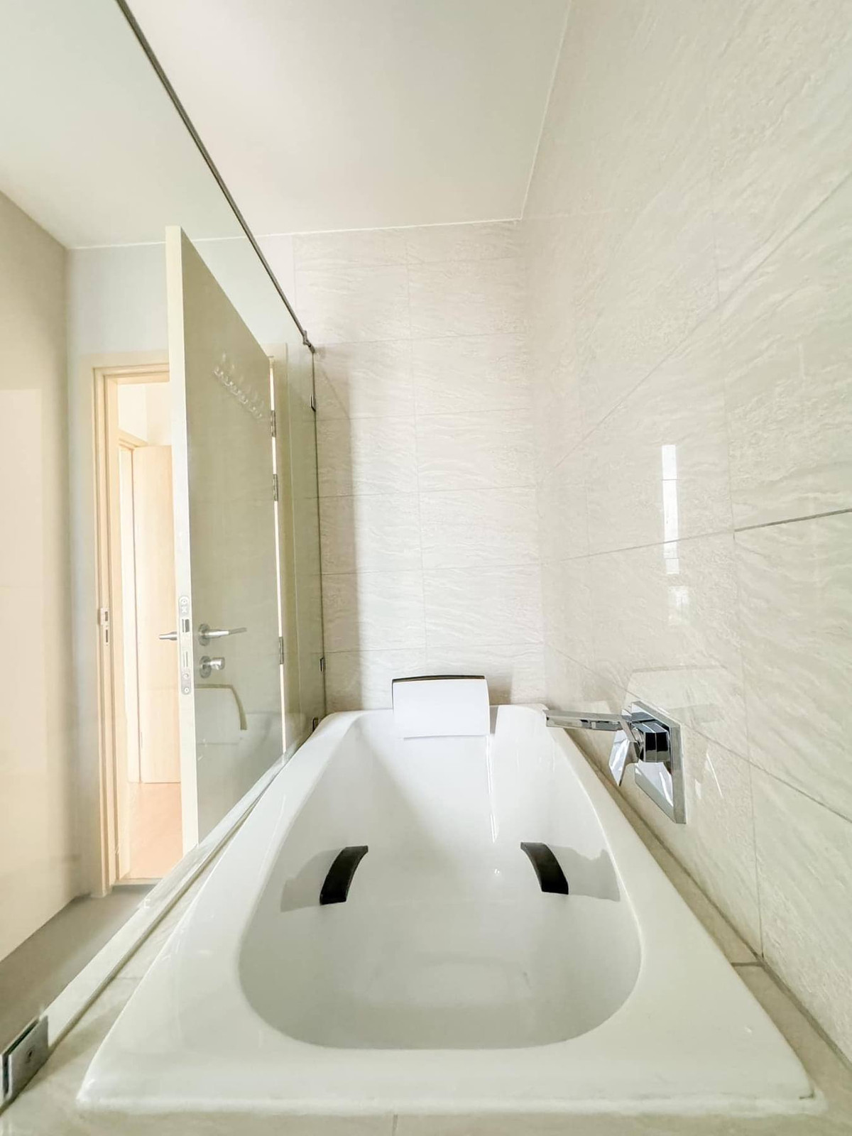 CondoSukhumvit, Asoke, Thonglor : For sale with tenant Maru Ekkamai, 2 bedrooms, 55 sq m, Pet friendly, near BTS Ekkamai.