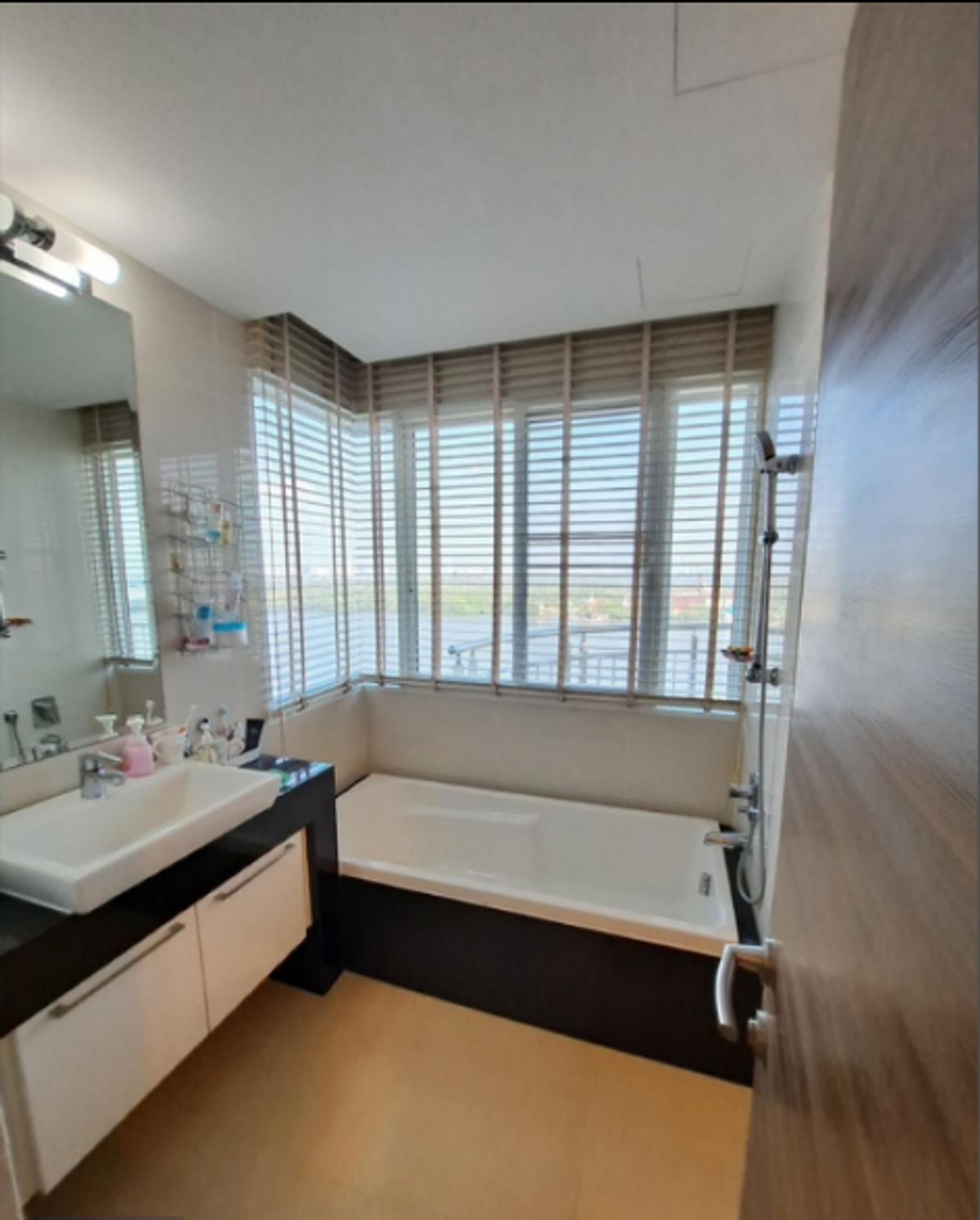 For RentCondoRama3 (Riverside),Satupadit : Condo for rent, Supalai Prima Riva, 3 bedrooms, 246 sq m., near BTS Surasak, near Central Plaza Rama 3.