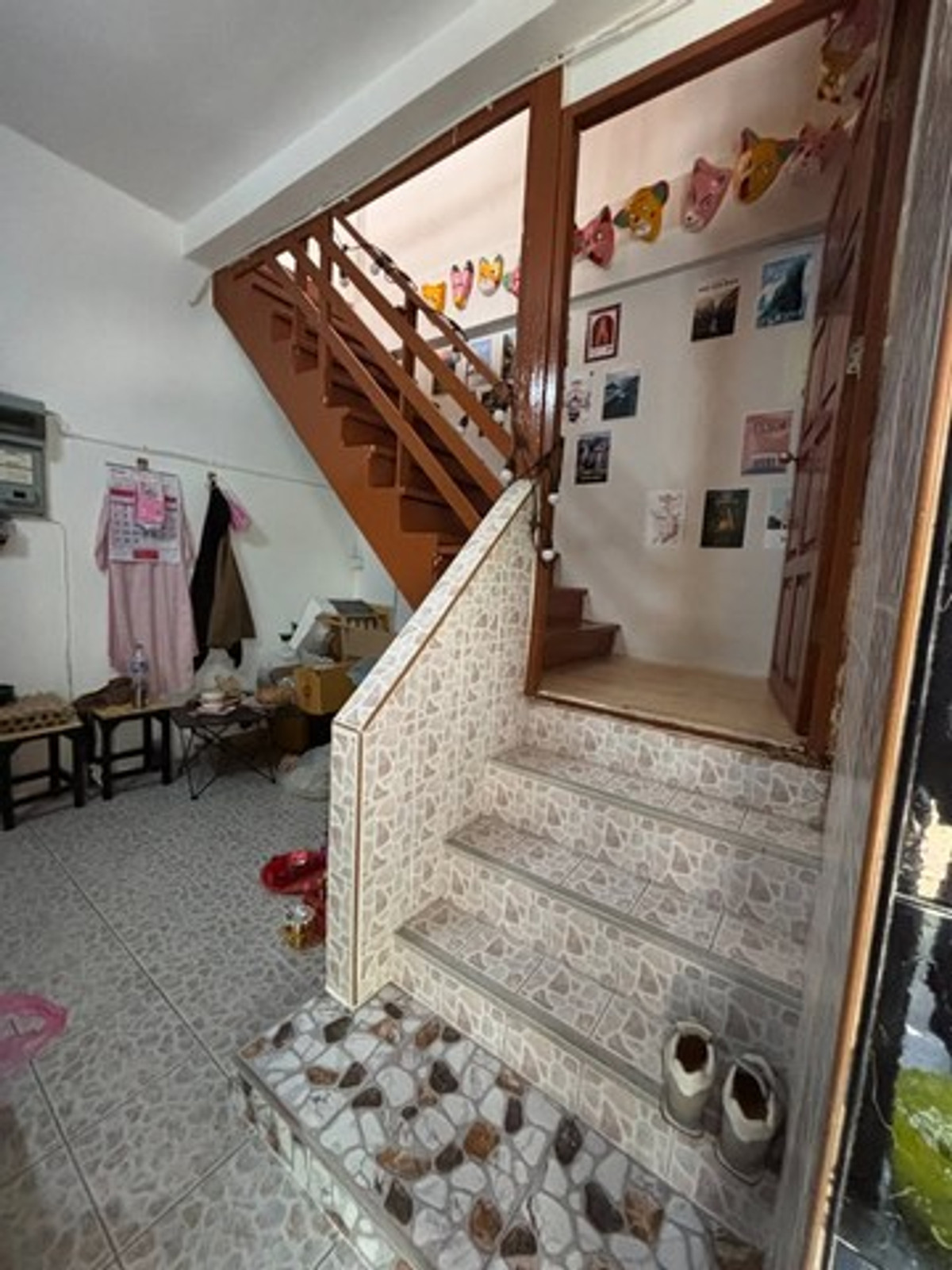 For RentShop HouseSathorn, Narathiwat : HR3276 Corner commercial building for rent. Sathorn-St. Louis 3 area stands out along the main road, in the heart of the business district and the busiest eating and traveling area.