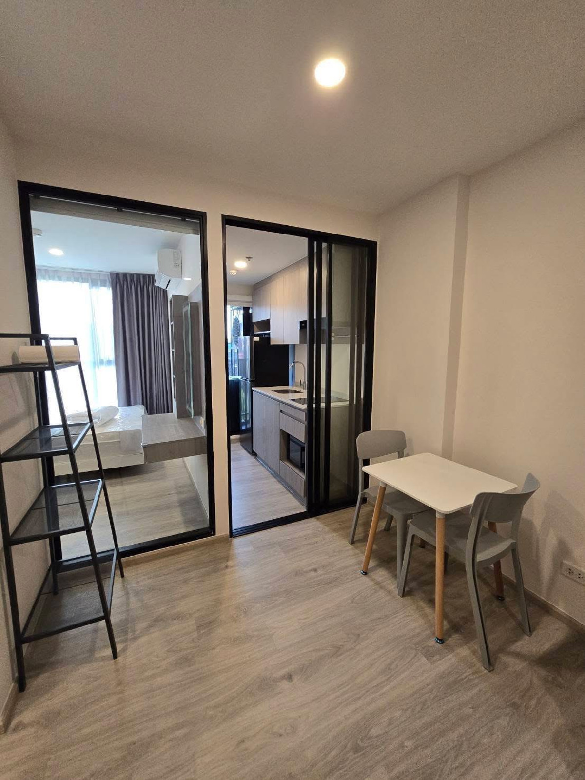 For RentCondoVipawadee, Don Mueang, Lak Si : Condo for rent, So Origin Phahol 69 Station, next to BTS Sai Yut 100 m.