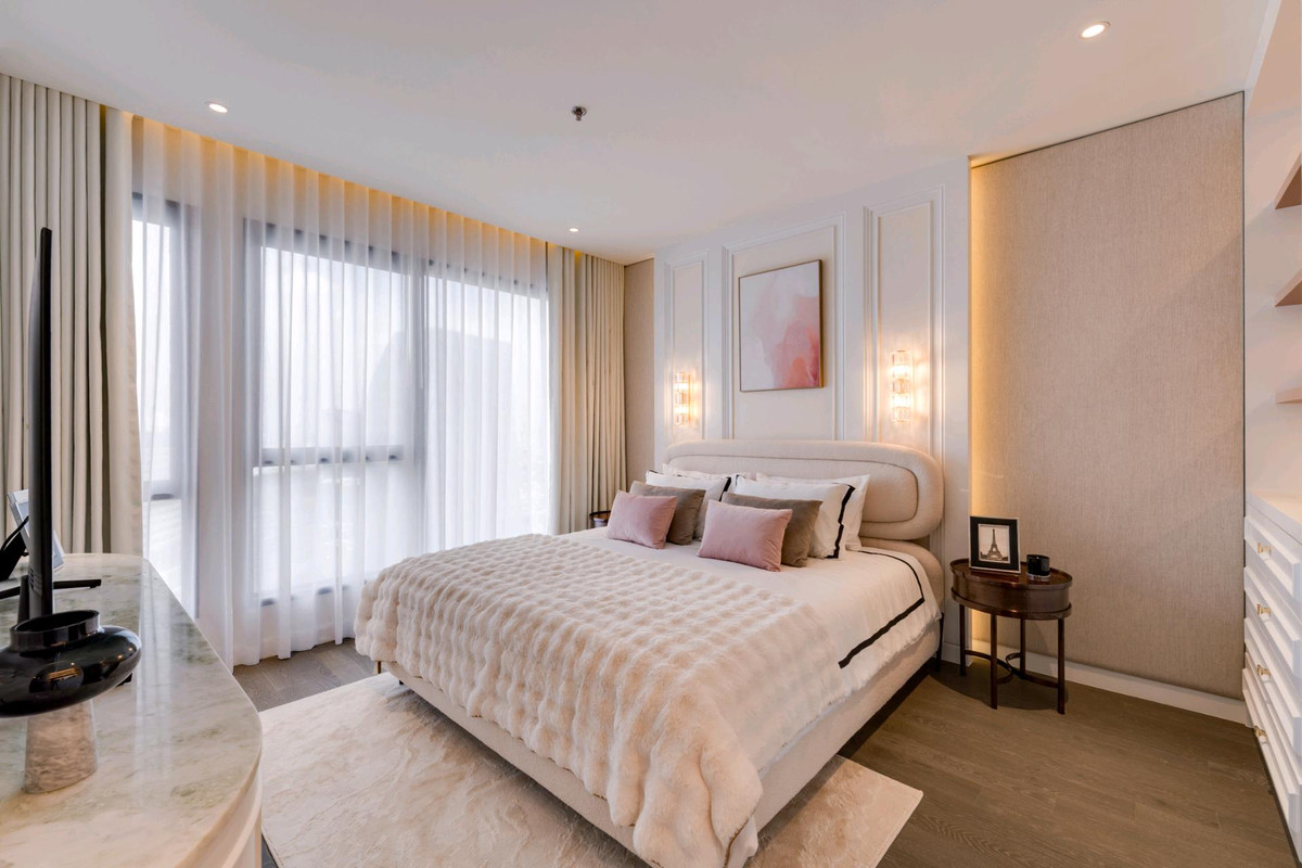 For SaleCondoKhlongtoei, Kluaynamthai : 🌟𝐏𝐞𝐧𝐭𝐡𝐨𝐮𝐬𝐞 𝟐𝟑𝟎 𝐬𝐪𝐦 𝐒𝐡𝐨𝐰 𝐮𝐧𝐢𝐭 ⭐️
 Sell fully Furnished professionally decorated unit!!  Foreigner Quota