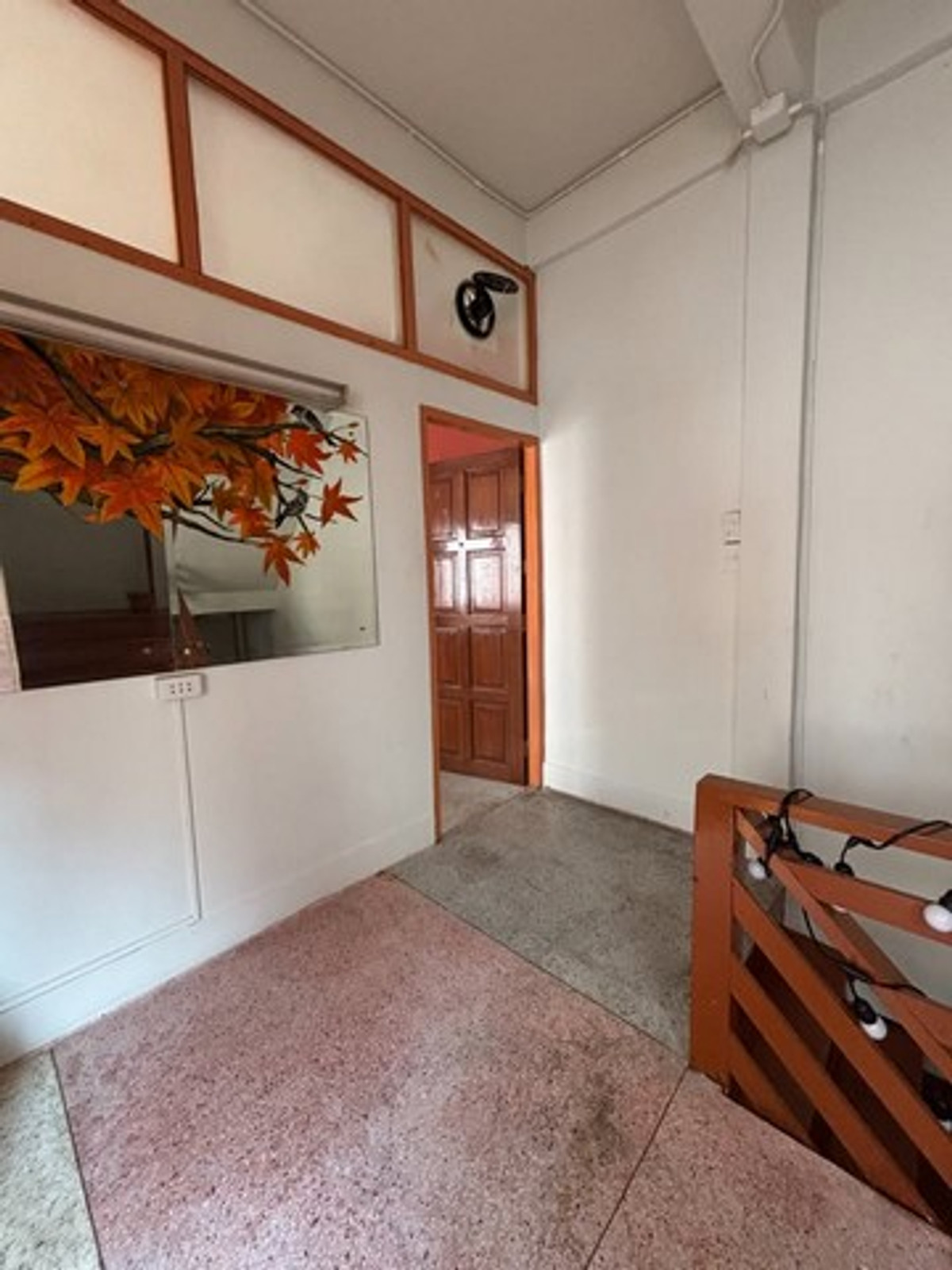 For RentShop HouseSathorn, Narathiwat : HR3276 Corner commercial building for rent. Sathorn-St. Louis 3 area stands out along the main road, in the heart of the business district and the busiest eating and traveling area.