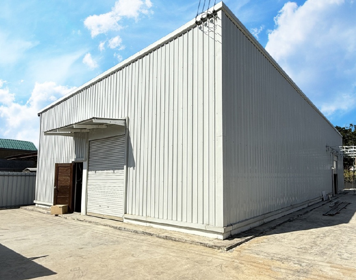 For RentWarehouseRamkhamhaeng, Hua Mak : For Rent: Warehouse for rent with office (Office), 2 floors, total area 440 square meters / location in Soi Ramkhamhaeng / near Khlong Tan intersection / parking in front for 3-4 cars / suitable for a variety of businesses, able to register a company