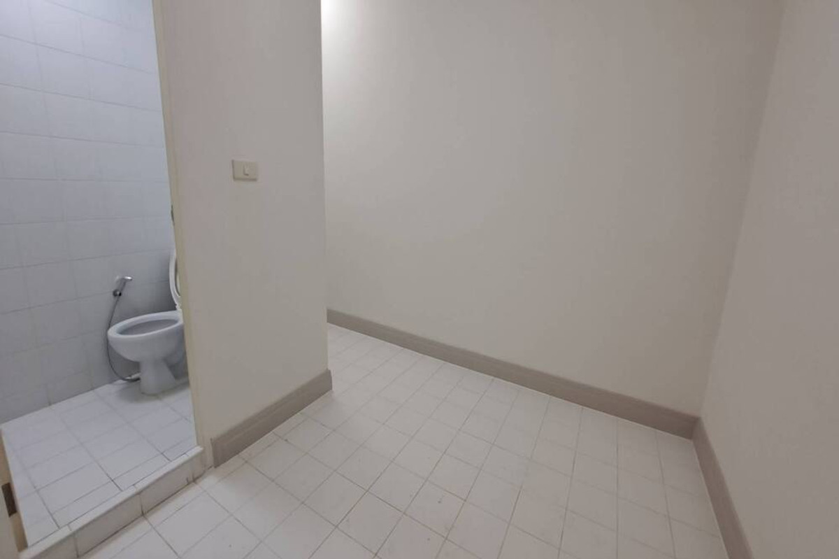 For RentCondoWitthayu, Chidlom, Langsuan, Ploenchit : 🔥 For Rent !!  modern style, Good location !! 🔥 Code C20260300004..........Royal Residence Park, 3 bedroom, 3 bathroom, furnished, ready to move in 📣📣