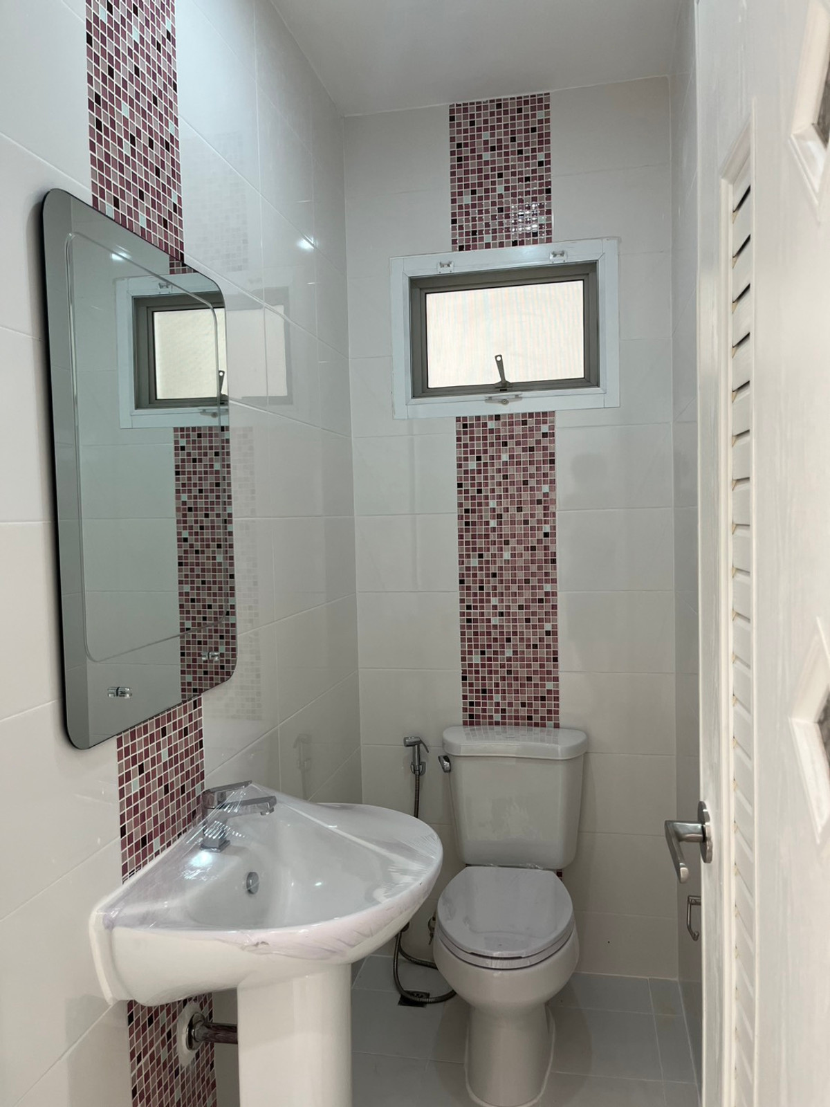 ขายนนทบุรี บางใหญ่ บางบัวทอง : บ้านแฝด หมู่บ้านชิชากร 2 / 3 ห้องนอน (ขาย), Semi - detached house Chichakorn Village 2 / 3 Bedrooms (FOR SALE) AOM082