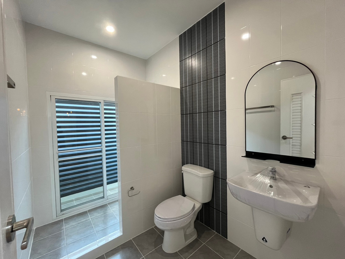 ขายนนทบุรี บางใหญ่ บางบัวทอง : บ้านแฝด หมู่บ้านชิชากร 2 / 3 ห้องนอน (ขาย), Semi - detached house Chichakorn Village 2 / 3 Bedrooms (FOR SALE) AOM082