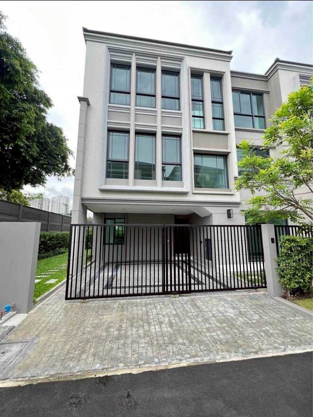 For RentTownhomeKasetsart, Ratchayothin : Townhome Rent Baan Klang Muang Classe Ratchayothin Luxury 🌟🌈🌈