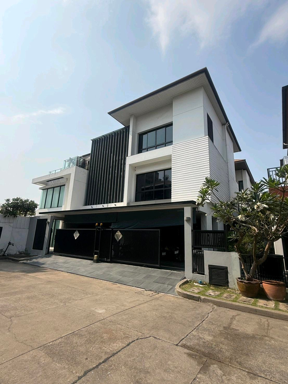 For RentHouseRamkhamhaeng, Hua Mak : 🔥🔥🔥Luxury detached house, Isara Village, Ramkhamhaeng🎠🎠🎠
