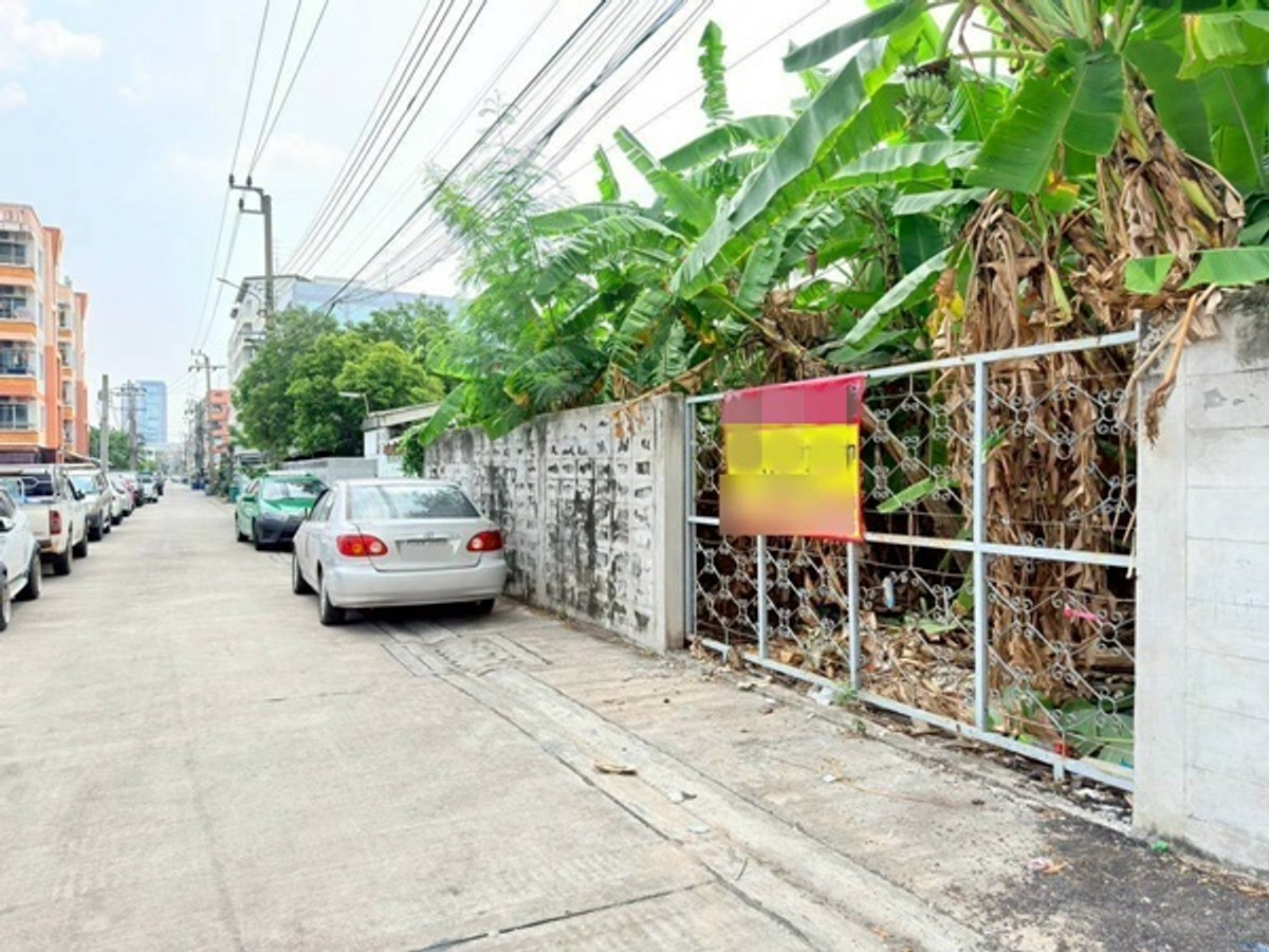 For SaleLandLadprao101, Happy Land, The Mall Bang Kapi : Urgent sale! Beautiful plot of land, 139 sq m, in the heart of Lat Phrao 122, Wang Thonglang Subdistrict/District, Bangkok, price 7,900,000 baht.