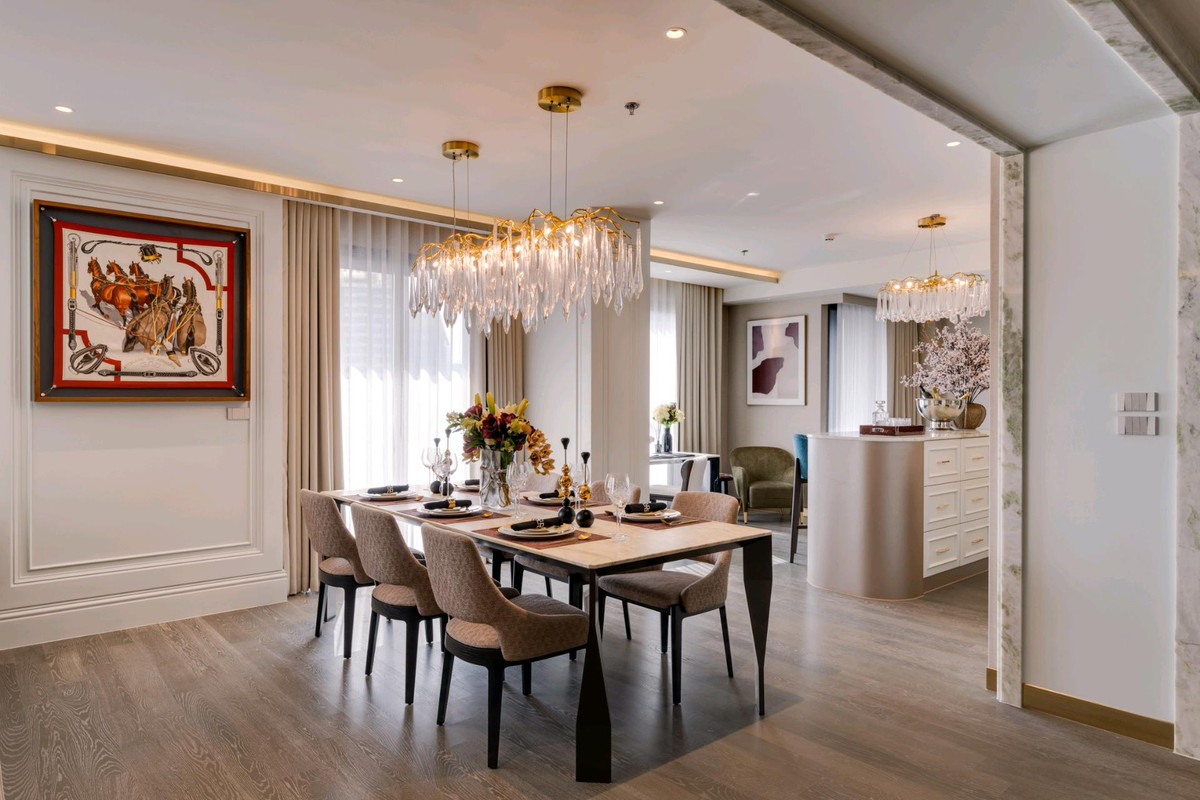 For SaleCondoKhlongtoei, Kluaynamthai : 🌟𝐏𝐞𝐧𝐭𝐡𝐨𝐮𝐬𝐞 𝟐𝟑𝟎 𝐬𝐪𝐦 𝐒𝐡𝐨𝐰 𝐮𝐧𝐢𝐭 ⭐️
 Sell fully Furnished professionally decorated unit!!  Foreigner Quota