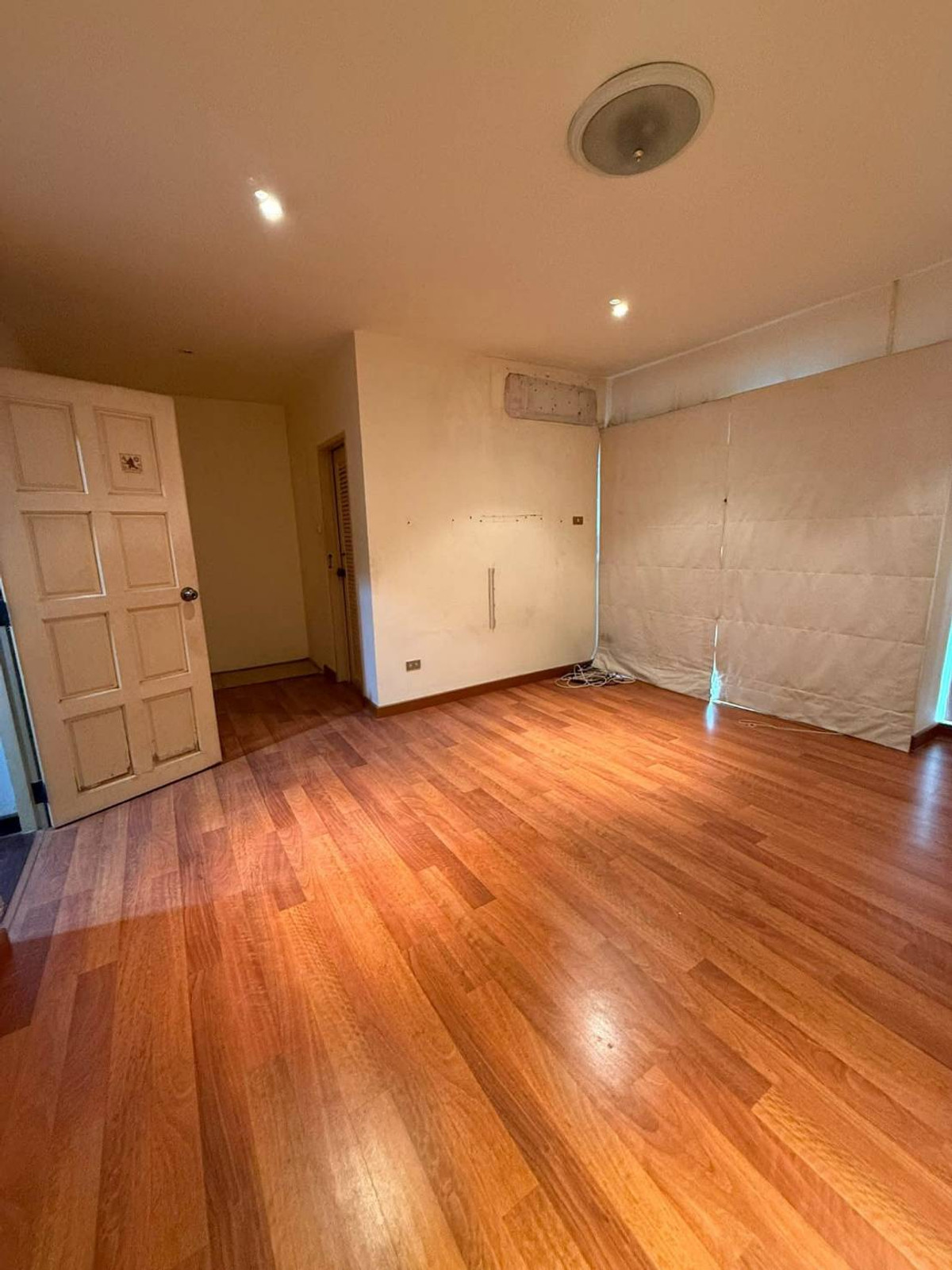 ขายทาวน์โฮมรามคำแหง หัวหมาก : ทาวน์เฮ้าส์ หมู่บ้านศรีวรา ทาวน์อินทาวน์ / 4 ห้องนอน (ขาย), Townhouse Srivara Town in Town / 4 Bedrooms (FOR SALE) JANE033