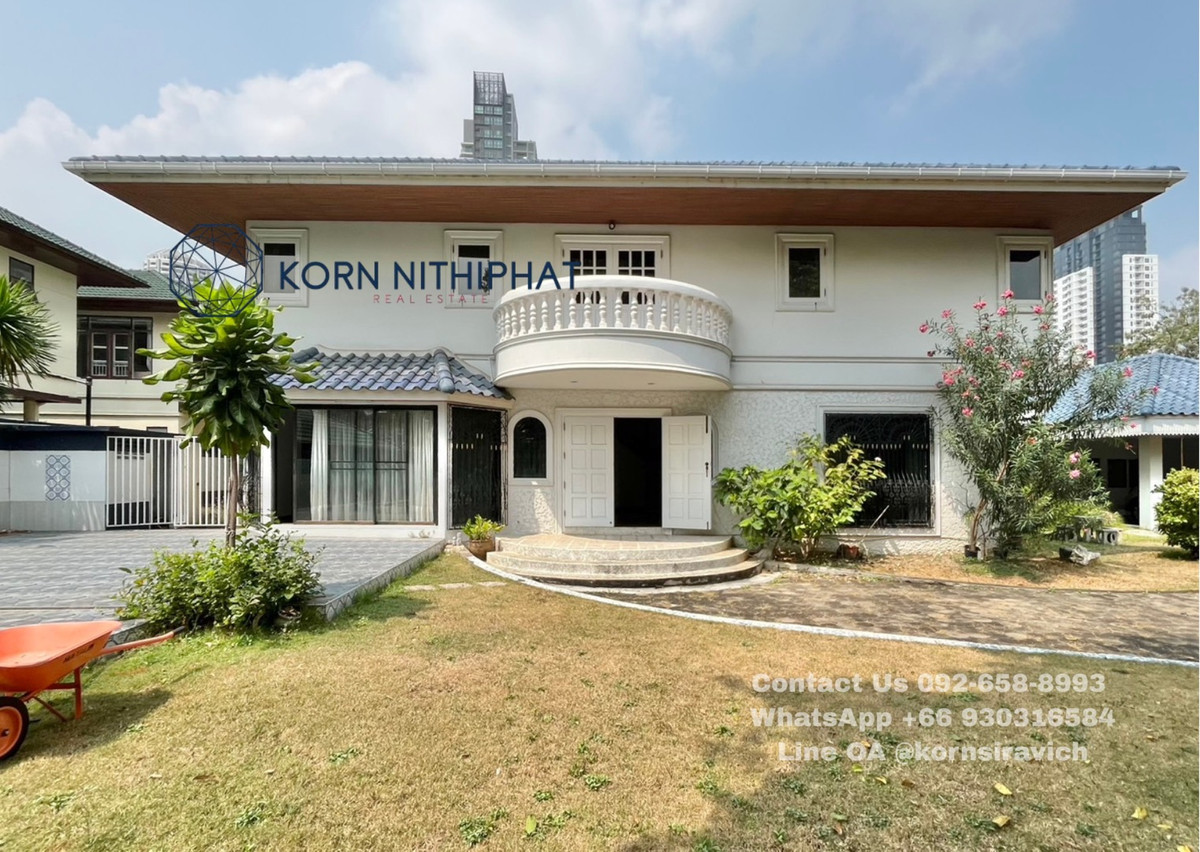 ให้เช่าสุขุมวิท อโศก ทองหล่อ : For Rent Villa Ekkamai Sukhumvit , Bangkok | Welcome Pet Friendly | Big Greenery Landscape and Quiet Residence