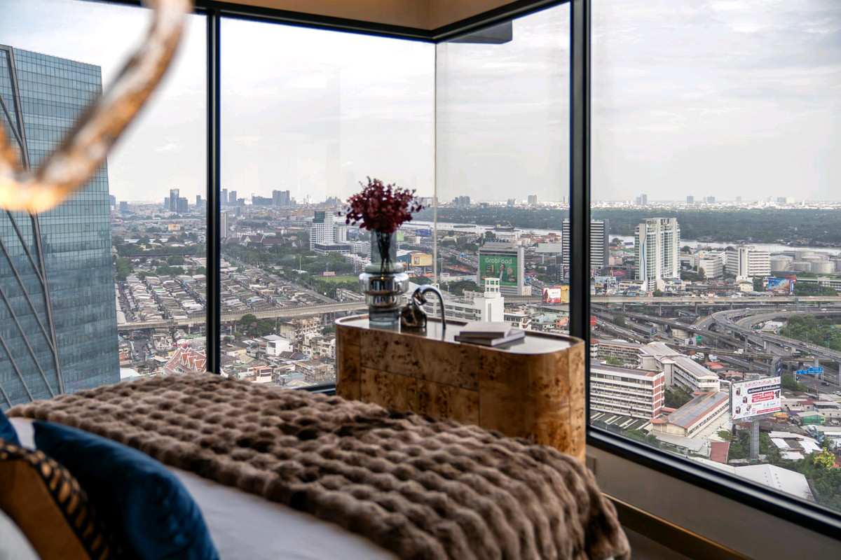 For SaleCondoKhlongtoei, Kluaynamthai : 🌟𝐏𝐞𝐧𝐭𝐡𝐨𝐮𝐬𝐞 𝟐𝟑𝟎 𝐬𝐪𝐦 𝐒𝐡𝐨𝐰 𝐮𝐧𝐢𝐭 ⭐️
 Sell fully Furnished professionally decorated unit!!  Foreigner Quota