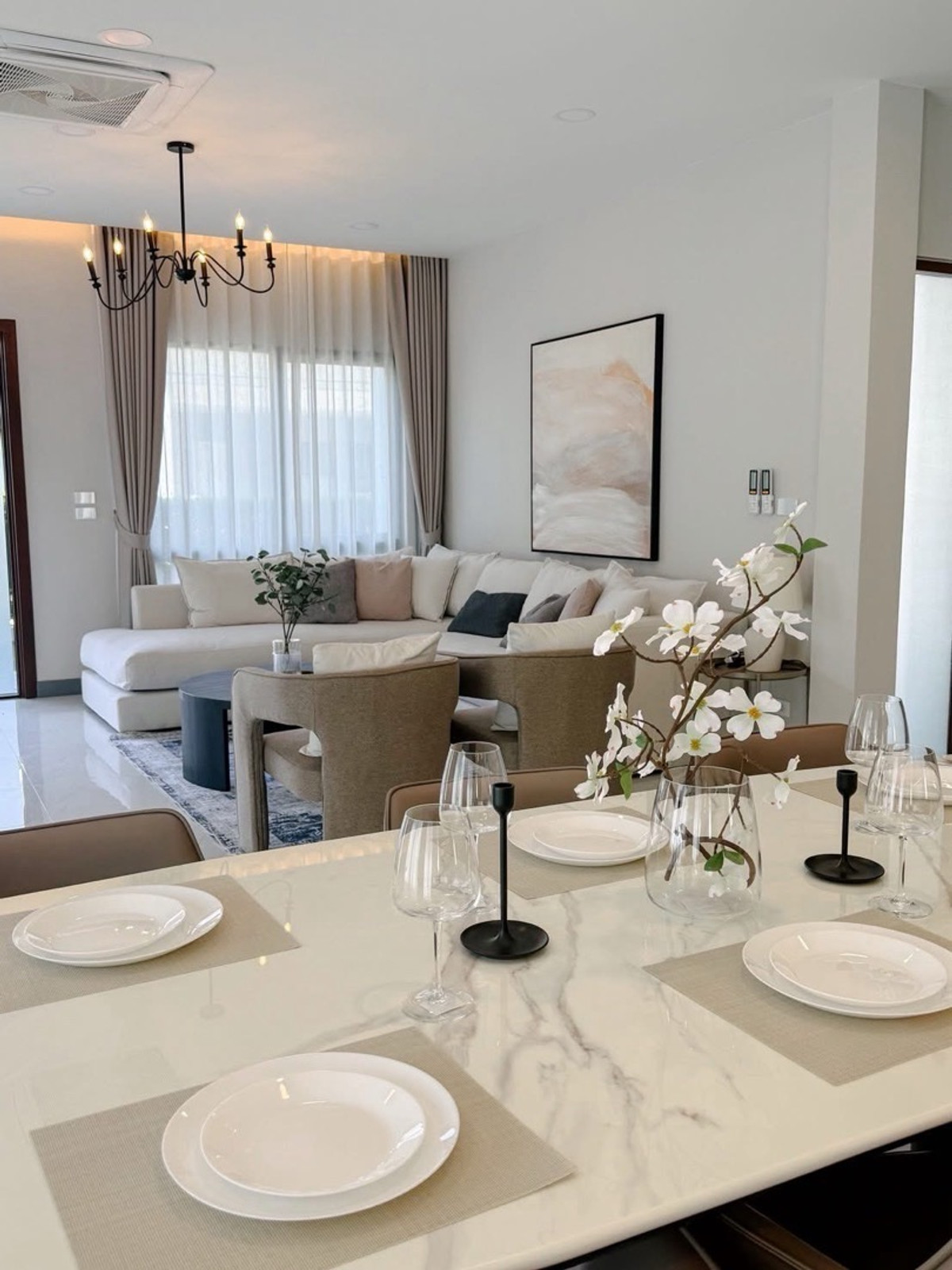 ให้เช่าบ้านบางนา แบริ่ง ลาซาล : The City Bangna (โครงการใหม่) 
พื้นที่ใช้สอย: 416 ตร.ม. ไซส์XXL
5 ห้องนอน | 6 ห้องน้ำ | 3 ห้องนั่งเล่น | 1 ห้องรับประทานอาหาร | 1 