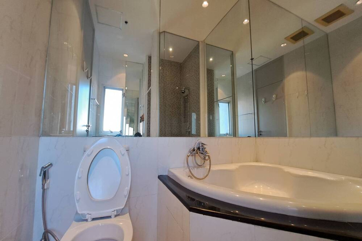 For RentCondoWitthayu, Chidlom, Langsuan, Ploenchit : 🔥 For Rent !!  modern style, Good location !! 🔥 Code C20260300004..........Royal Residence Park, 3 bedroom, 3 bathroom, furnished, ready to move in 📣📣