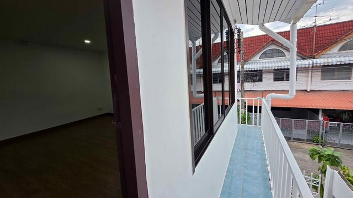 ให้เช่าบ้านโชคชัย4 ลาดพร้าว71 : HR3271ให้เช่าบ้านเดี่ยว 2 ชั้น พื้นที่ใช้สอยกว้างขวางกว่า 260 ตารางเมตร ตั้งอยู่ในหมู่บ้านระเบียงทอง 4 ซอยนาคนิวาส 44