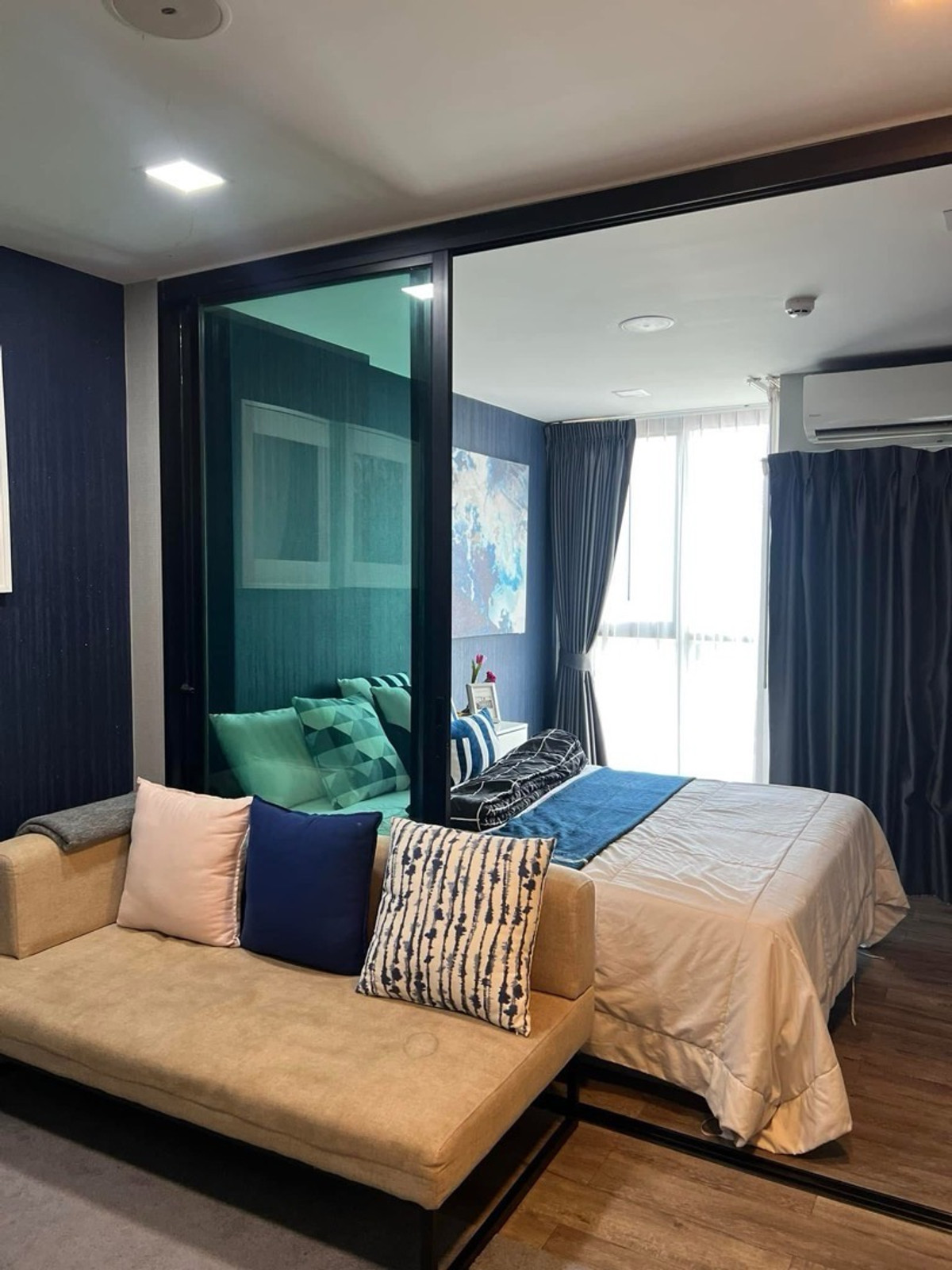 For RentCondoSriracha Laem Chabang Ban Bueng : 🏢 Modiz Station Condominium (Modiz Station)
🚆 Next to BTS Phahon Yothin 59 (Green Line), walk up to the station.

✨ The room is fully decorated. Ready to move in

💰 Rent 13,000 baht / month