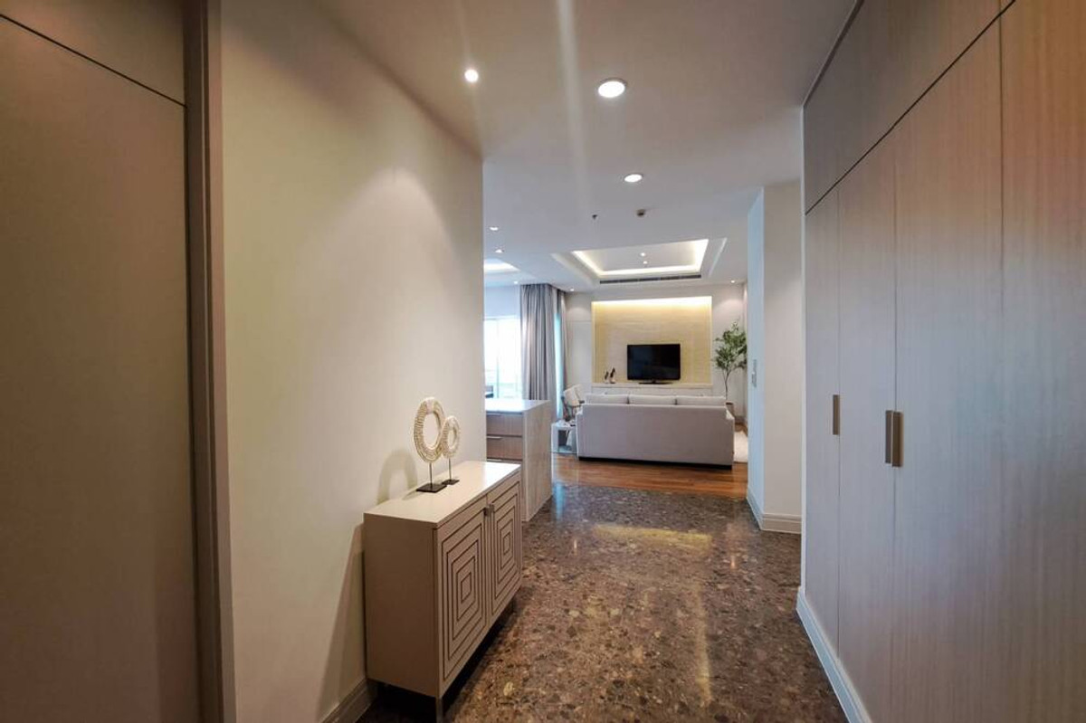 For RentCondoWitthayu, Chidlom, Langsuan, Ploenchit : 🔥 For Rent !!  modern style, Good location !! 🔥 Code C20260300004..........Royal Residence Park, 3 bedroom, 3 bathroom, furnished, ready to move in 📣📣