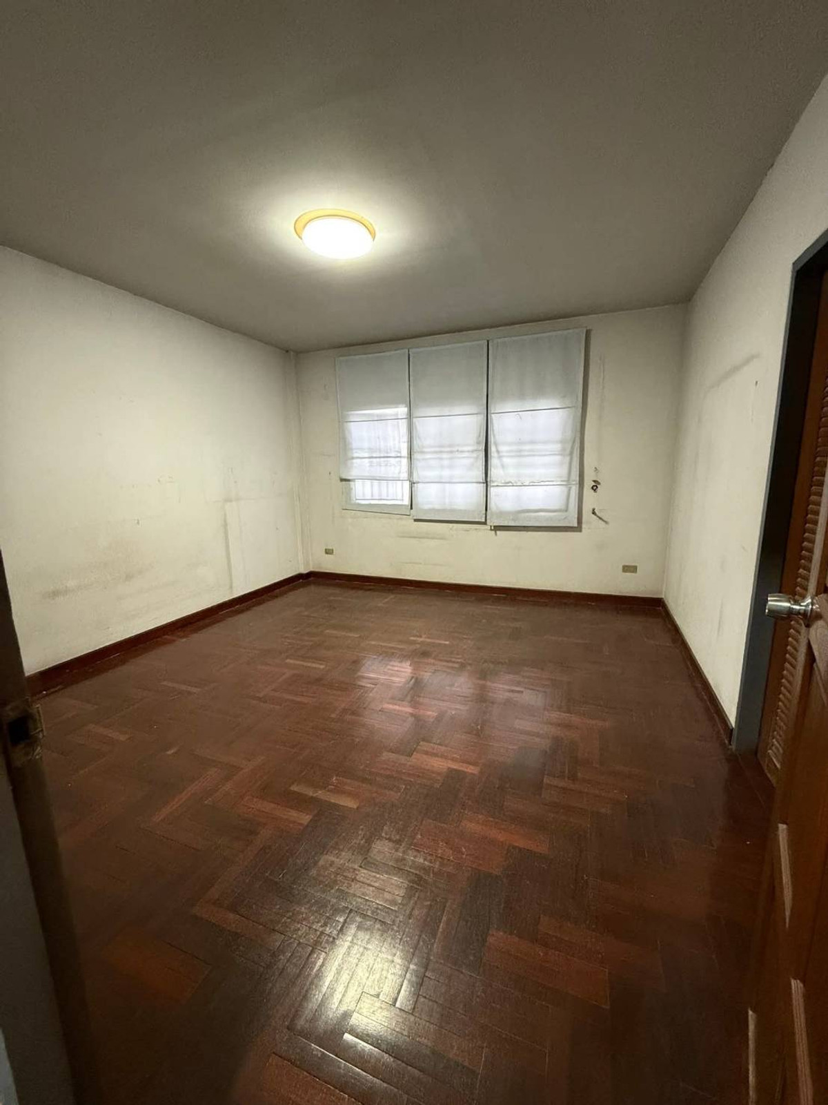 ขายทาวน์โฮมรามคำแหง หัวหมาก : ทาวน์เฮ้าส์ หมู่บ้านศรีวรา ทาวน์อินทาวน์ / 4 ห้องนอน (ขาย), Townhouse Srivara Town in Town / 4 Bedrooms (FOR SALE) JANE033