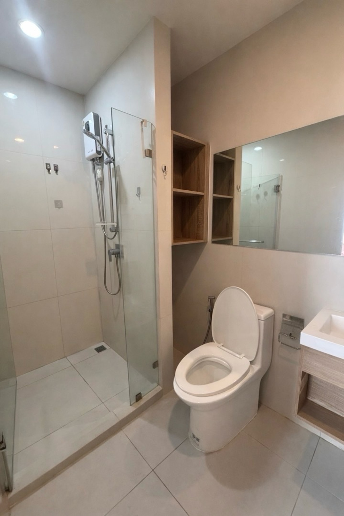 For RentCondoPinklao, Charansanitwong : 💙@condocurator 💙 For rent Nue Noble Faichai - Wanglang, fully furnished. There is a washing machine [PM4808]