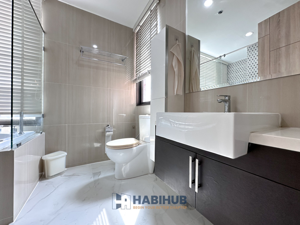 ขายคอนโดพระราม 9 เพชรบุรีตัดใหม่ RCA : 🏠✨ Villa Asoke | ขายคอนโด 3 ห้องนอน (HBH-HL-36)