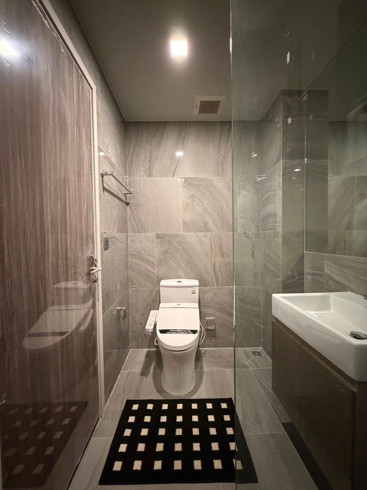 ให้เช่าคอนโดสุขุมวิท อโศก ทองหล่อ : ปล่อยเช่า ห้องใหม่ ไม่เคยมีคนเข้าอยู่ 1ห้องนอน 1ห้องน้ำ พร้อมเข้าอยู่!