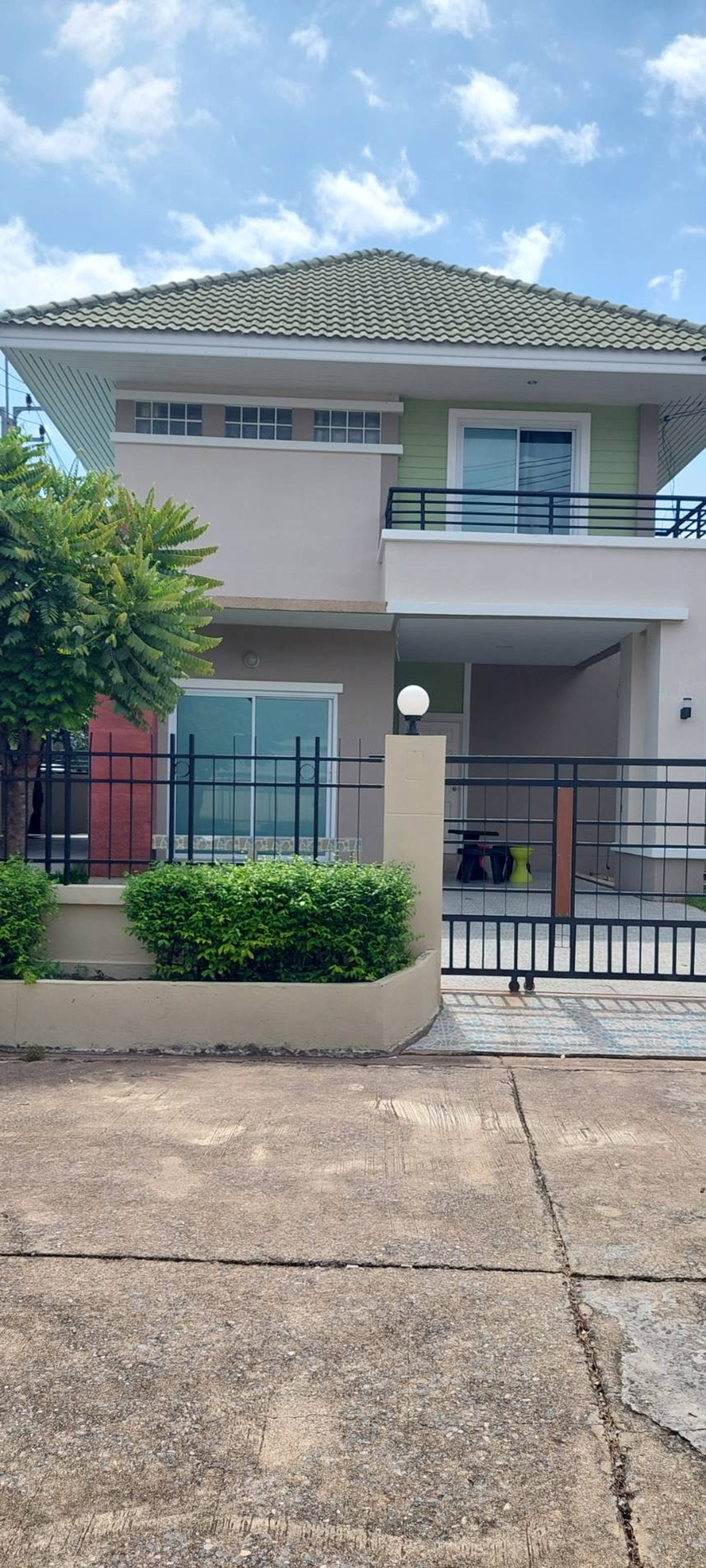 For RentHouseRama5, Ratchapruek, Bangkruai : Single house for rent The Emerald Garden Village and Sports Club, opposite Lotus North Ratchaphruek and Denla School.