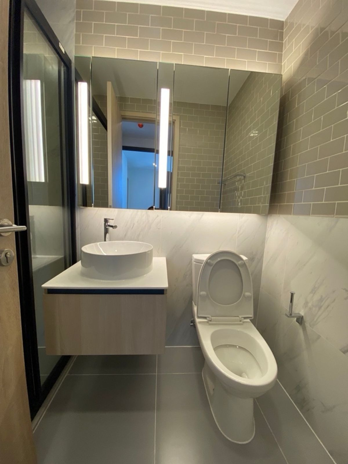 For SaleCondoRatchathewi,Phayathai : XT Phayathai【𝐒𝐄𝐋𝐋 & 𝐑𝐄𝐍𝐓】🔥A cutting-edge, minimalist condo in the heart of Phaya Thai, offering a luxurious and pristine environment.🔥 Contact Line ID: @hacondo