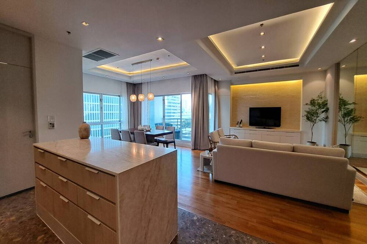 For RentCondoWitthayu, Chidlom, Langsuan, Ploenchit : 🔥 For Rent !!  modern style, Good location !! 🔥 Code C20260300004..........Royal Residence Park, 3 bedroom, 3 bathroom, furnished, ready to move in 📣📣