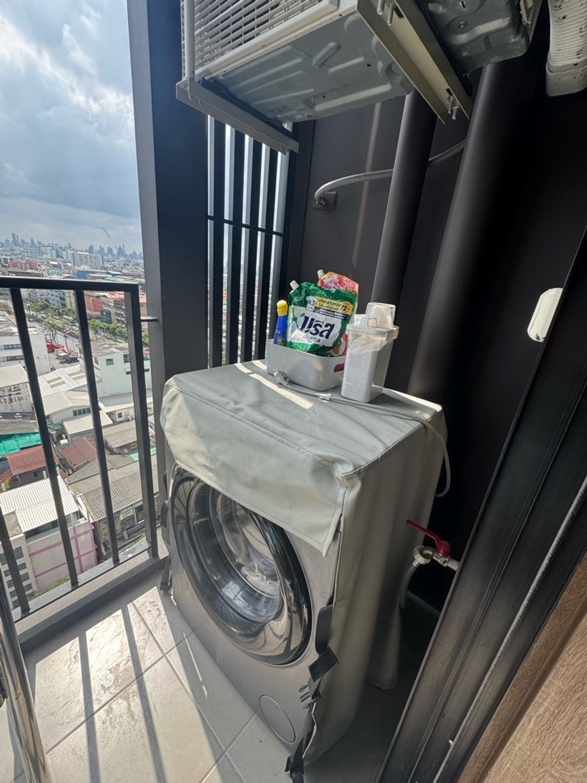For RentCondoPinklao, Charansanitwong : 💙@condocurator 💙 For rent Nue Noble Faichai - Wanglang, fully furnished. There is a washing machine [PM4808]