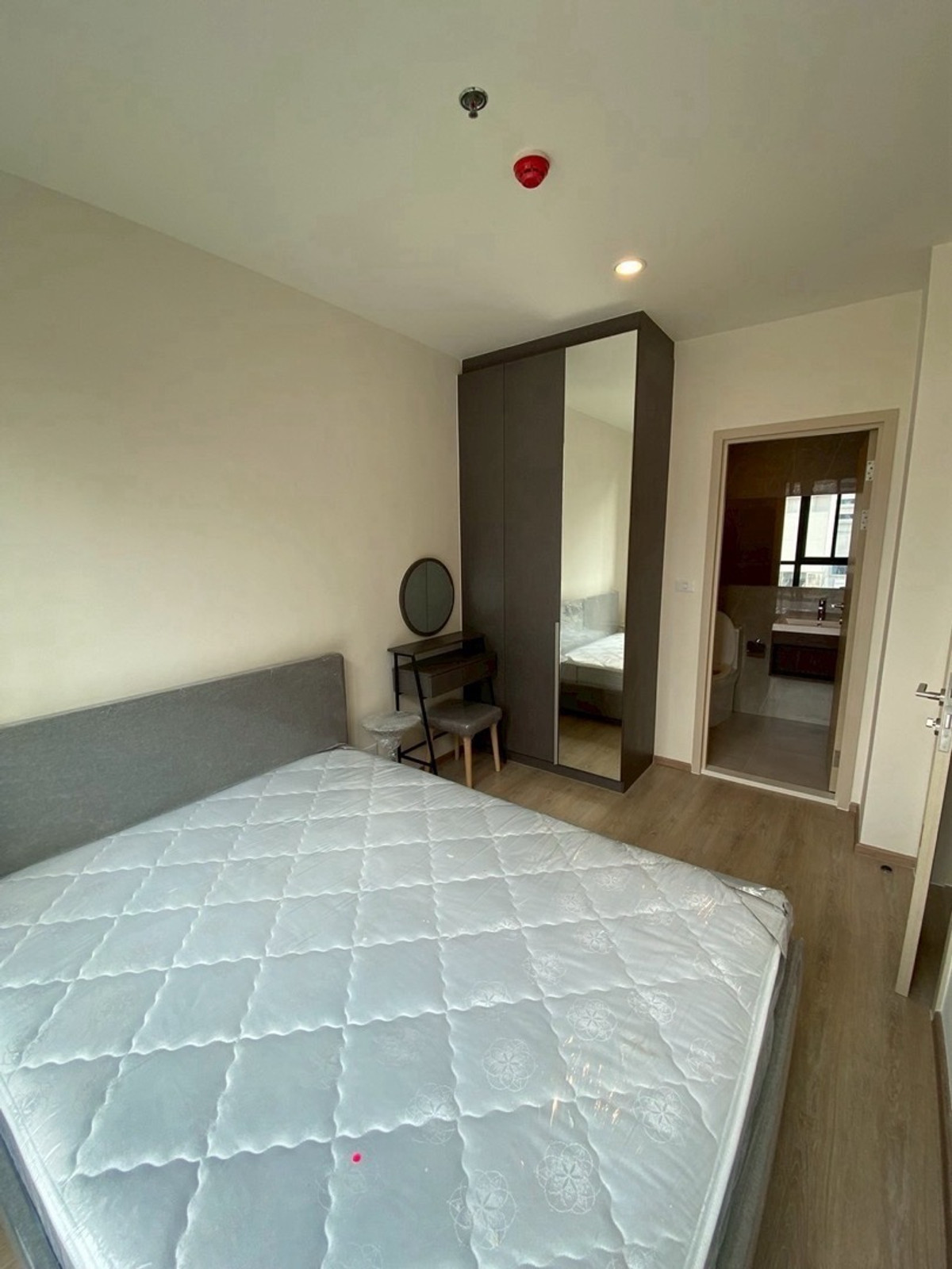 For RentCondoRama9, Petchburi, RCA : FOR RENT - 1 BEDROOM 26.5 SQ.M- READY TO MOVE IN - CALL NOW 094-641-5974