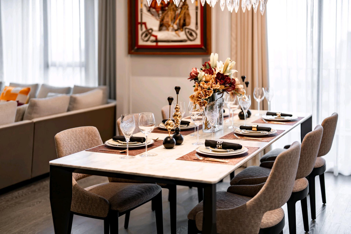 For SaleCondoKhlongtoei, Kluaynamthai : 🌟𝐏𝐞𝐧𝐭𝐡𝐨𝐮𝐬𝐞 𝟐𝟑𝟎 𝐬𝐪𝐦 𝐒𝐡𝐨𝐰 𝐮𝐧𝐢𝐭 ⭐️
 Sell fully Furnished professionally decorated unit!!  Foreigner Quota