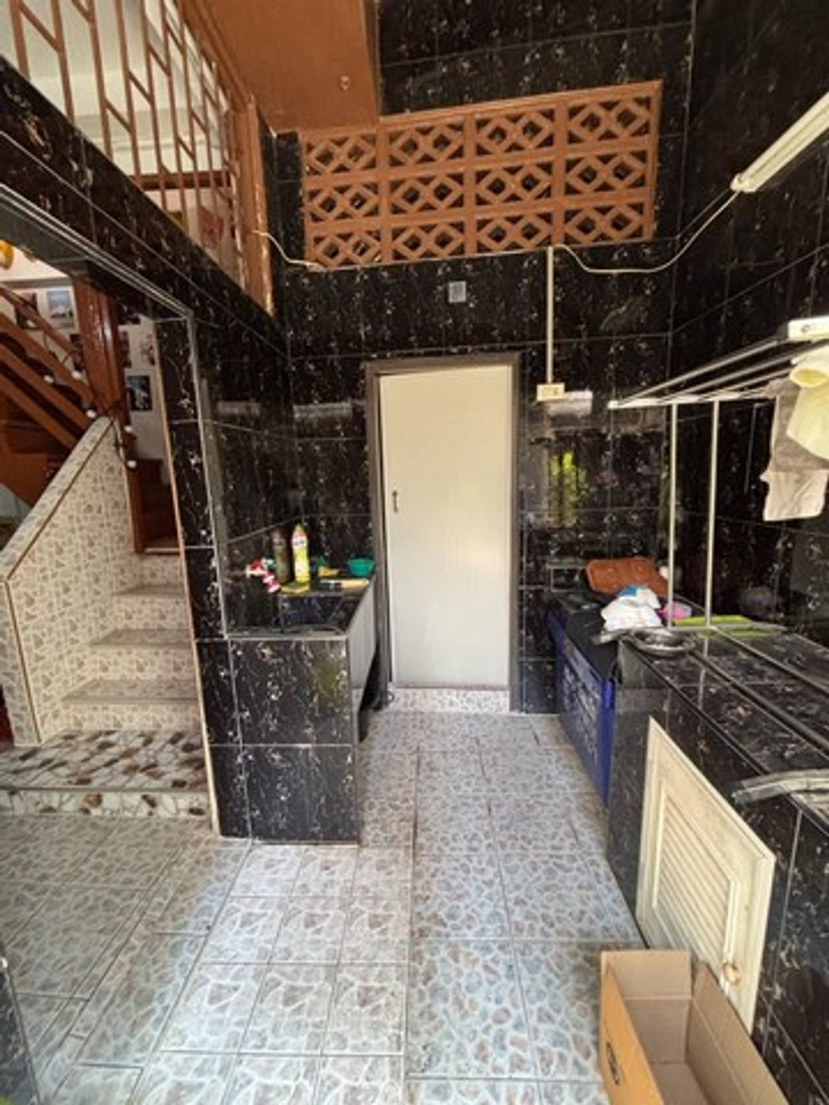 For RentShop HouseSathorn, Narathiwat : HR3276 Corner commercial building for rent. Sathorn-St. Louis 3 area stands out along the main road, in the heart of the business district and the busiest eating and traveling area.