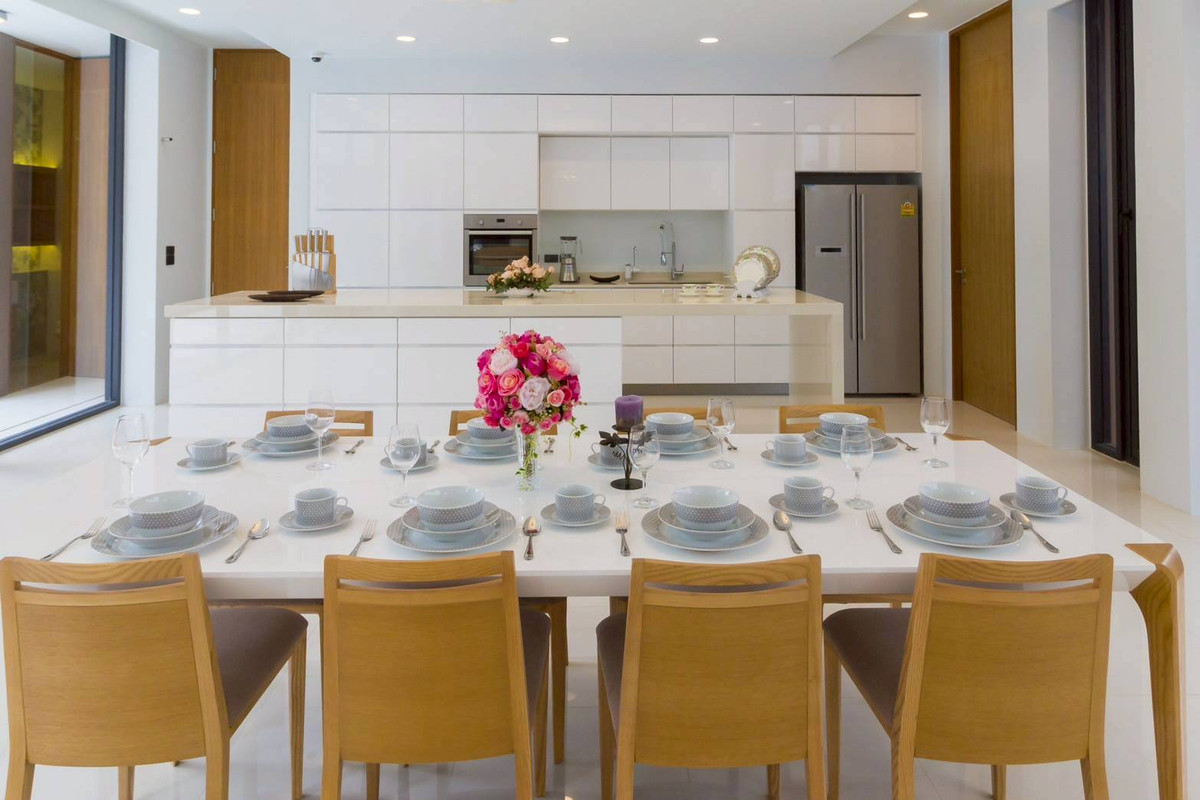 ขายบ้านสุขุมวิท อโศก ทองหล่อ : Luxury Family House with Private Pool for Sale Ekkamai | Spacious Warm Home Best Value | Near Big C Rama 4 | 98,000,000 THB | บ้านหรูพร้อมสระว่ายน้ำ เอกมัย พื้นที่กว้าง บรรยากาศอบอุ่น เหมาะสำหรับครอบครัว ทำเลดี ใกล้ Big C พระราม 4 ราคา 98 ล้านบาท 