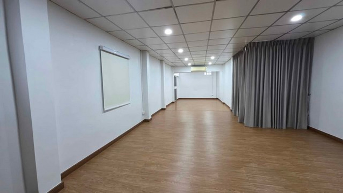 ให้เช่าบ้านโชคชัย4 ลาดพร้าว71 : HR3271ให้เช่าบ้านเดี่ยว 2 ชั้น พื้นที่ใช้สอยกว้างขวางกว่า 260 ตารางเมตร ตั้งอยู่ในหมู่บ้านระเบียงทอง 4 ซอยนาคนิวาส 44