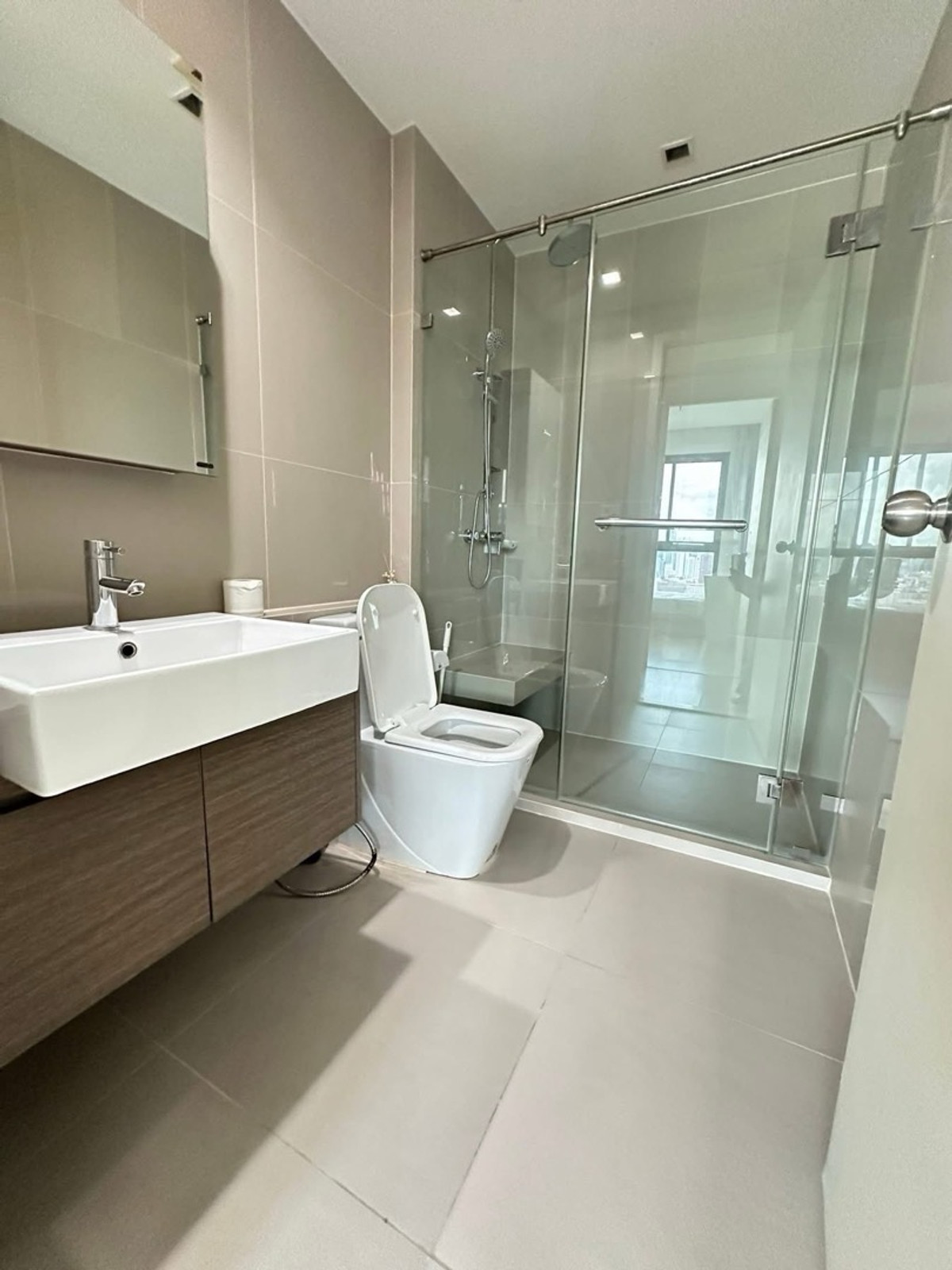 For RentCondoRatchadapisek, Huaikwang, Suttisan : 🏢 Quinn Condo Ratchadaphisek (Quinn Condo Ratchadaphisek)
✨ Corner room, open view, good wind. The room just had new flooring, very beautiful.

💰 Rent 38,000 baht / month