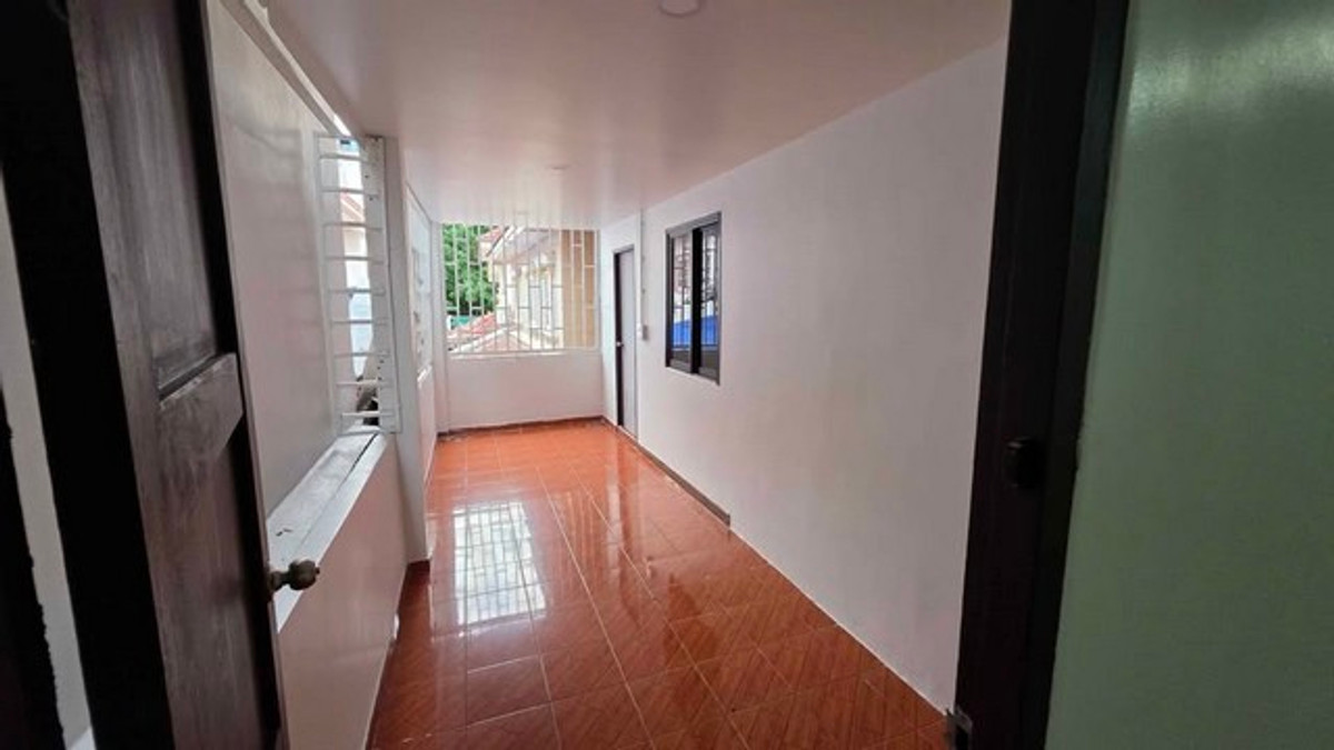 ให้เช่าบ้านโชคชัย4 ลาดพร้าว71 : HR3271ให้เช่าบ้านเดี่ยว 2 ชั้น พื้นที่ใช้สอยกว้างขวางกว่า 260 ตารางเมตร ตั้งอยู่ในหมู่บ้านระเบียงทอง 4 ซอยนาคนิวาส 44