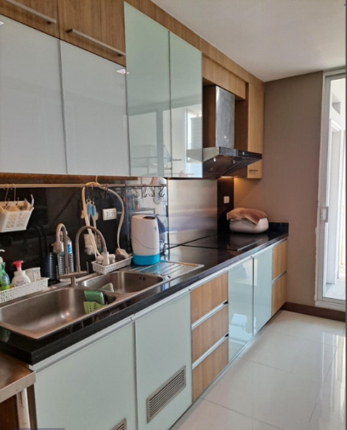 For RentCondoRama3 (Riverside),Satupadit : Condo for rent, Supalai Prima Riva, 3 bedrooms, 246 sq m., near BTS Surasak, near Central Plaza Rama 3.