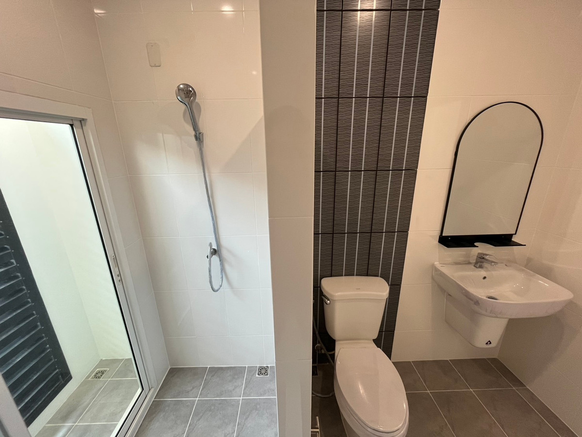 ขายนนทบุรี บางใหญ่ บางบัวทอง : บ้านแฝด หมู่บ้านชิชากร 2 / 3 ห้องนอน (ขาย), Semi - detached house Chichakorn Village 2 / 3 Bedrooms (FOR SALE) AOM082