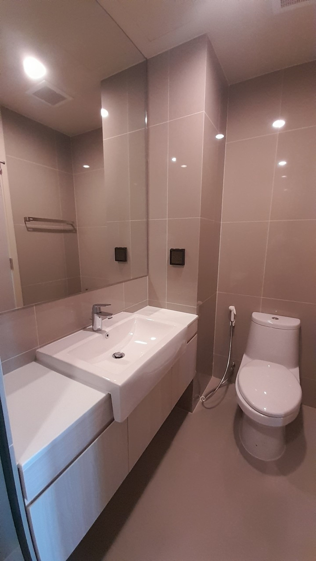 For SaleCondoSukhumvit, Asoke, Thonglor : Urgent sale, below appraisal, 1 bedroom High Floor Noble Recole Sukhumvit 19 only 7.5 Million Baht