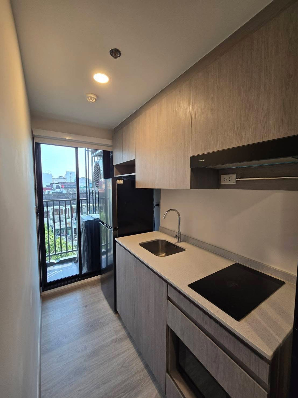 For RentCondoVipawadee, Don Mueang, Lak Si : Condo for rent, So Origin Phahol 69 Station, next to BTS Sai Yut 100 m.