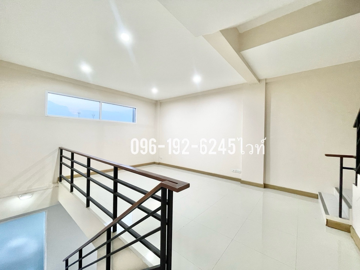For SaleShop HouseMin Buri, Romklao : Urgent sale! Commercial building corner house 4 floors, opposite the Bueng Kum Land Department (Soi Mistine) — with tenants